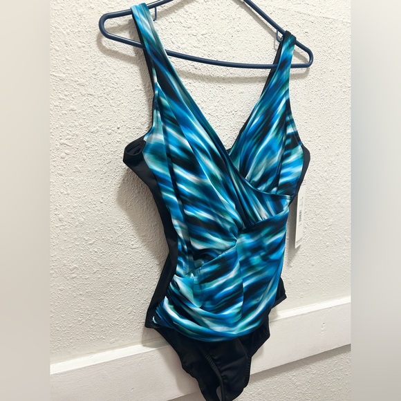 Trimshaper Women's Addison One Piece in Rainwashed Ikat NWT Size 8 - Picture 6 of 12